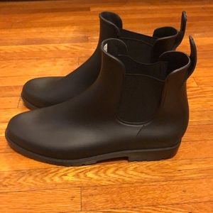 NWOB. Capelli NewYork black matte water boot size 11